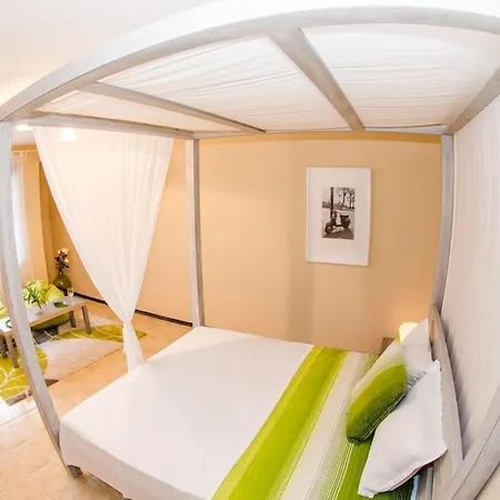 19 Cozy With Balcony Apartman Szófia