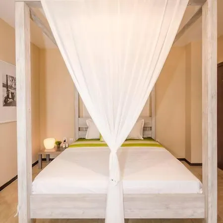 19 Cozy With Balcony Apartman