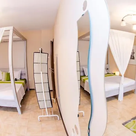 19 Cozy With Balcony Apartman *