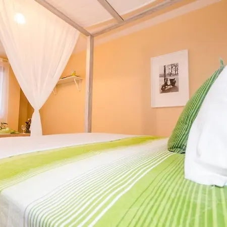 19 Cozy With Balcony Apartman *