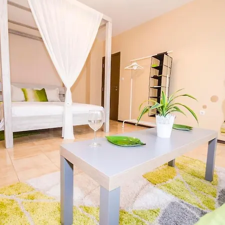 19 Cozy With Balcony * София