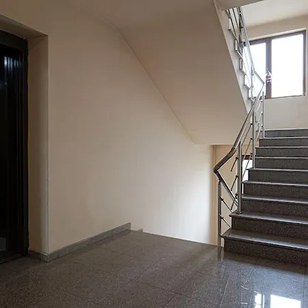 19 Cozy With Balcony