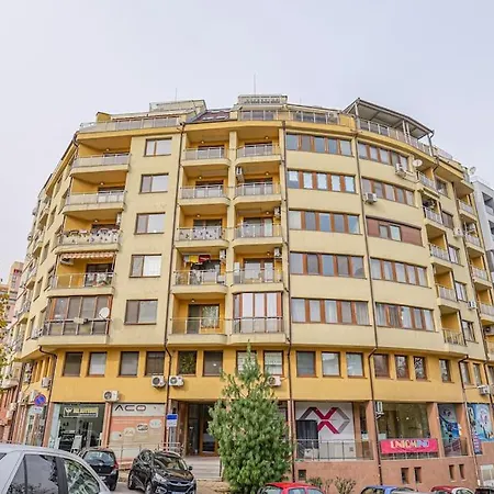 19 Cozy With Balcony София