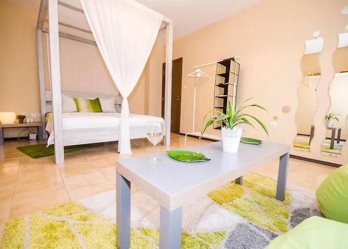 19 Cozy With Balcony * ソフィア