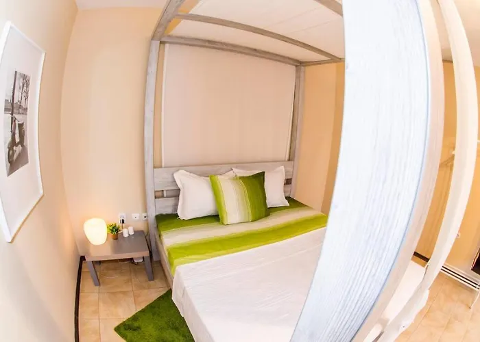 19 Cozy With Balcony アパート