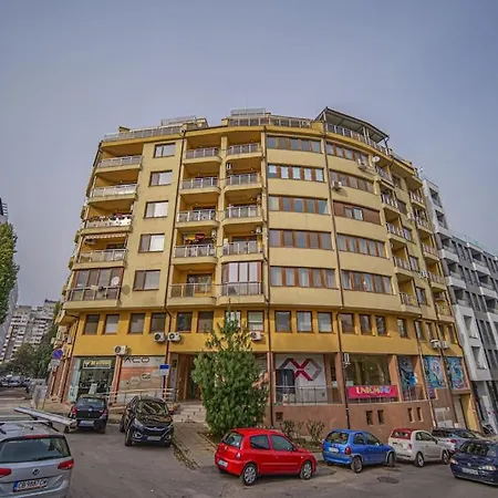 19 Cozy With Balcony Апартаменты София